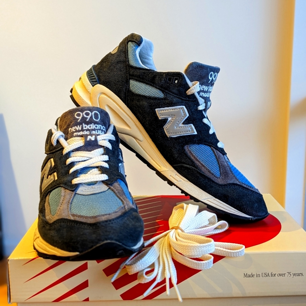 New Balance 990 V2